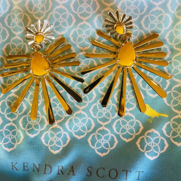 Kendra Scott Starla Earrings - Picture 4 of 5